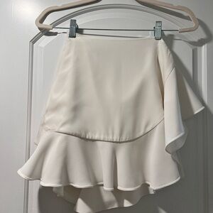 Cinq e Sept Elegant Cream Ruffle Skort